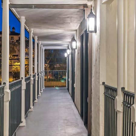 Casa Jardin - Boutique Suites In Downtown Санта-Барбара Екстер'єр фото