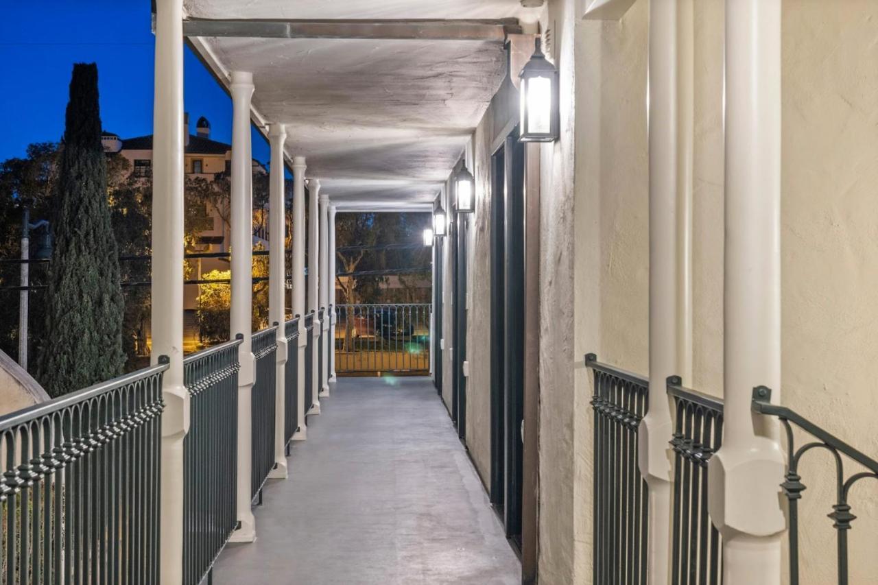 Casa Jardin - Boutique Suites In Downtown Санта-Барбара Екстер'єр фото